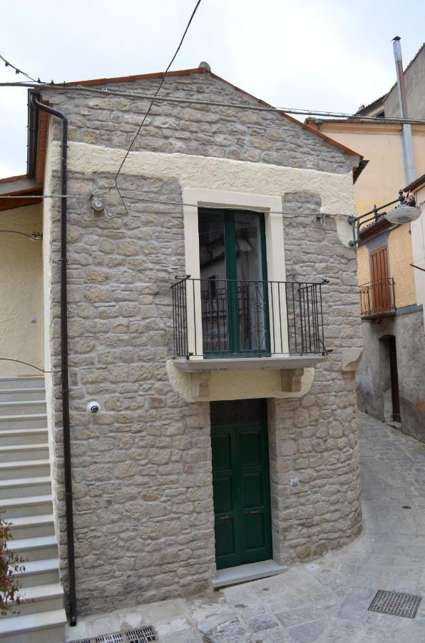 B&B La Casa Di Giulietta Castelmezzano Exterior photo